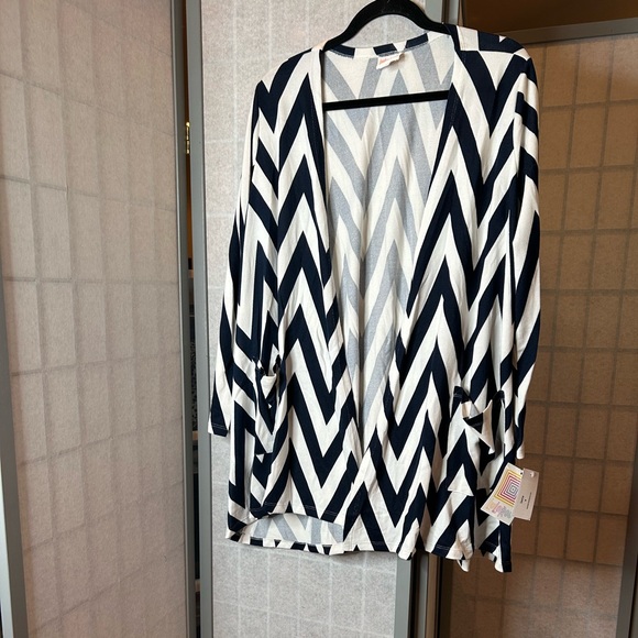 NWT LuLaRoe Caroline open A-line cardigan in navy/white chevron print - Picture 1 of 6